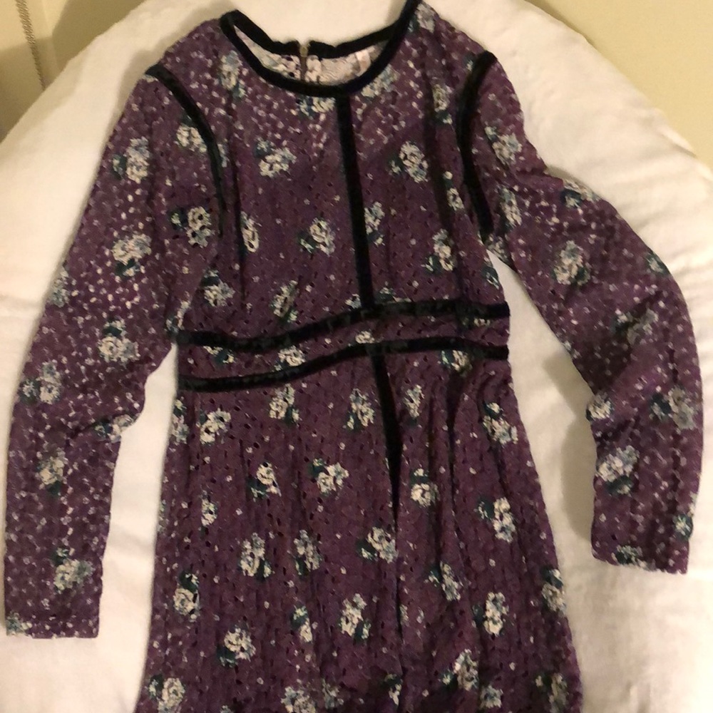 This is a really cute formal dress its mid length!